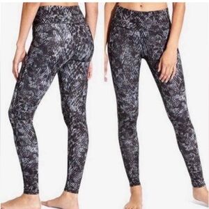 Athleta Chaturanga Black Gray Cobra Leggings. Athletic Leggings Small  A2